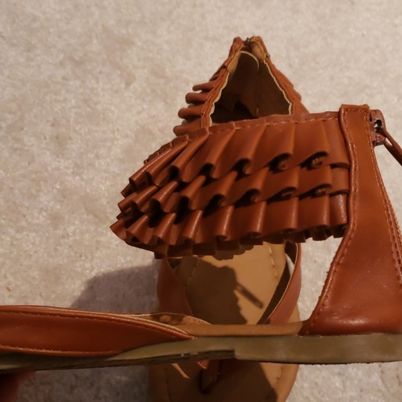 Girls Ruffle Sandals - Picture 3 of 6